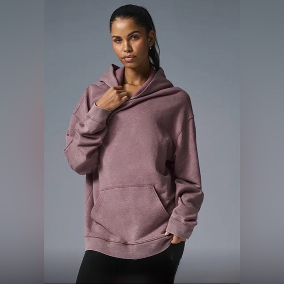 ALO YOGA Chill Vintage Wash Hoodie - Woodrose Wash - Picture 4 of 7